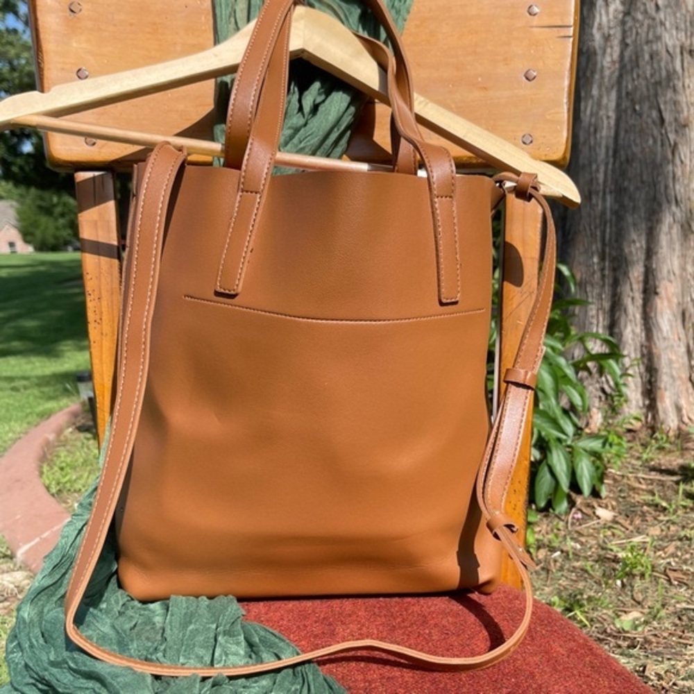 NWT Spacious Henny and Lev handbag. Medium brown.